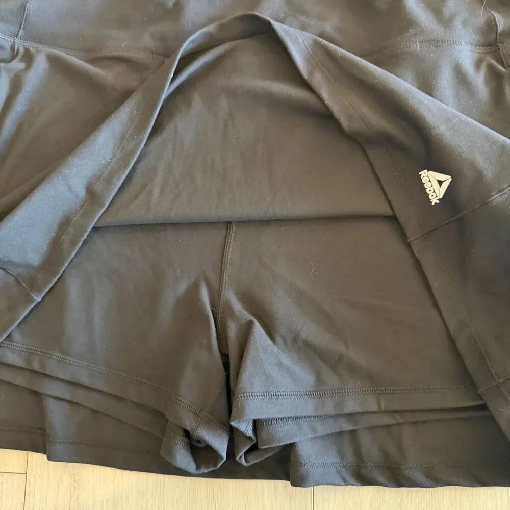 Reebok women’s skirt with inner short size XXL